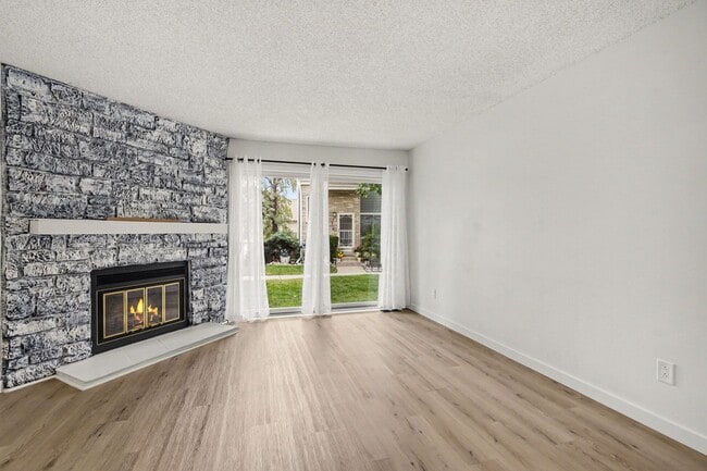 Building Photo - Spacious 2 Bed 2.5 Bath with a finished basement in the heart of Bear Creek