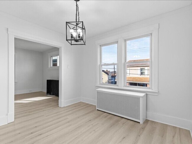 Building Photo - Updated 2 Bed, 1.5 Bath Home in Carrick For Rent – Move-In Ready