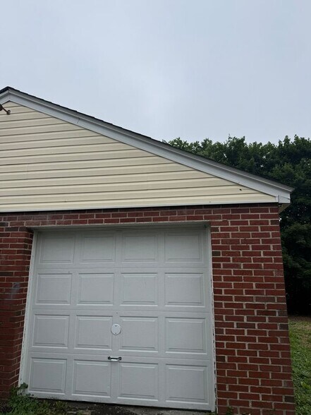 Building Photo - 129 Garber Ln
