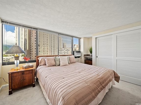 Building Photo - 343 Hobron Ln