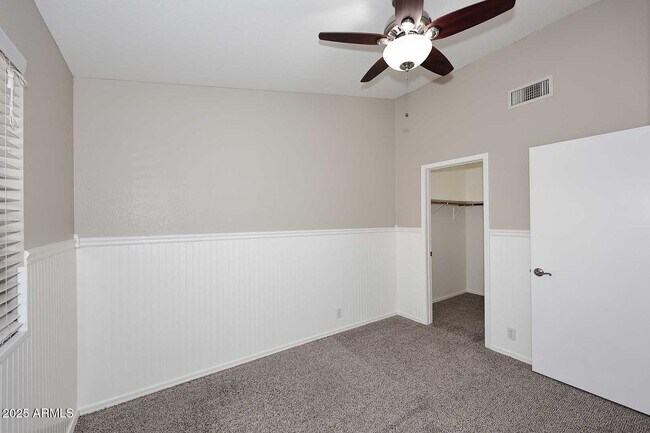 Building Photo - 4331 E Siesta Ln