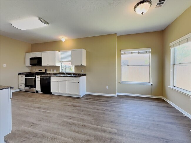 Building Photo - 22806 Tara Way Dr