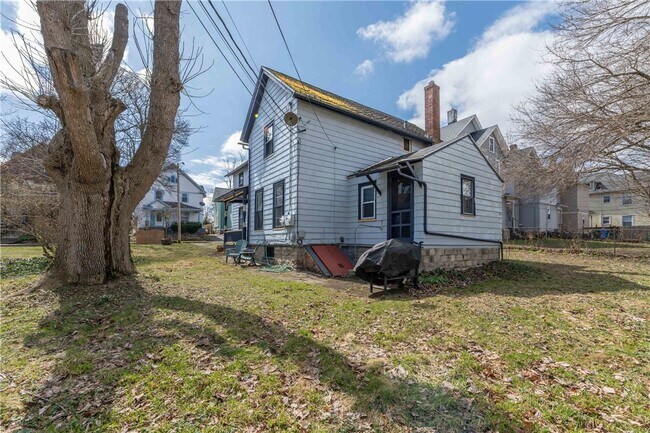Building Photo - 54 Sanford St
