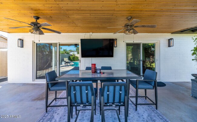 Building Photo - 3234 E Larkspur Dr