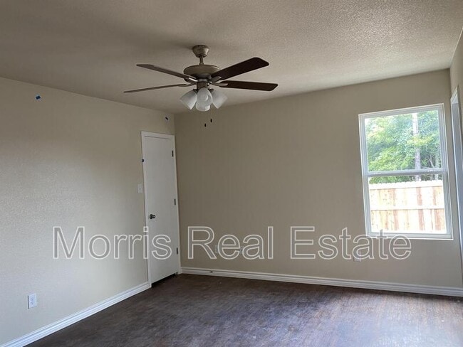 Building Photo - 1331 Calle Bronce