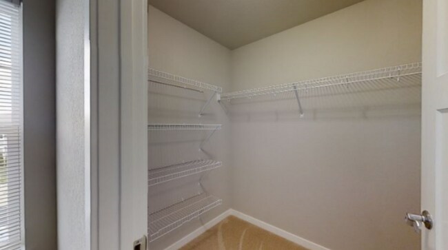 Building Photo - RENT SPECIAL - Upper 2 Bedroom 2 Bathroom Apartment is Available