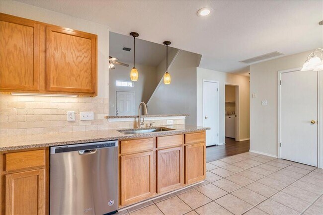 Building Photo - 267 Carolyns Way