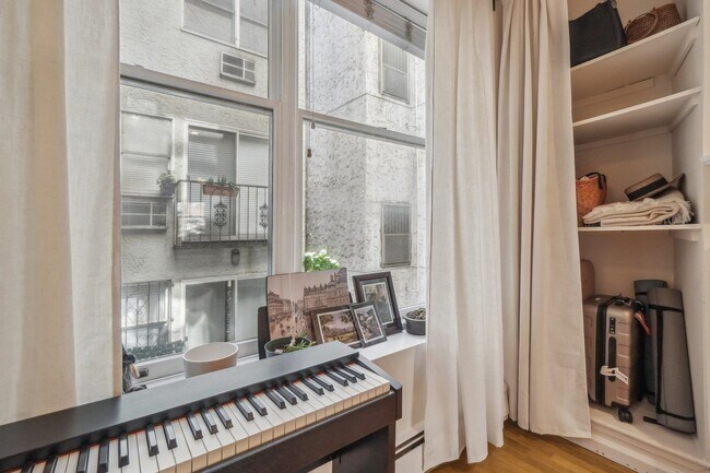 Building Photo - 235 Park Ave