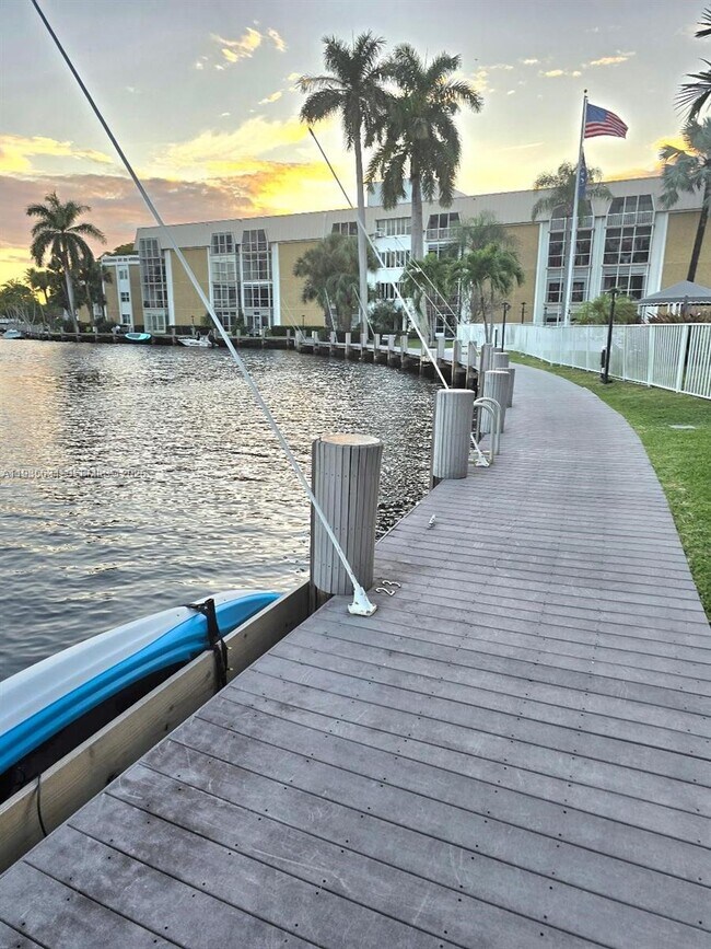 Building Photo - 2990 NE 16th Ave