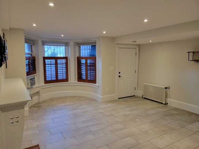 Building Photo - 210 8th St SE