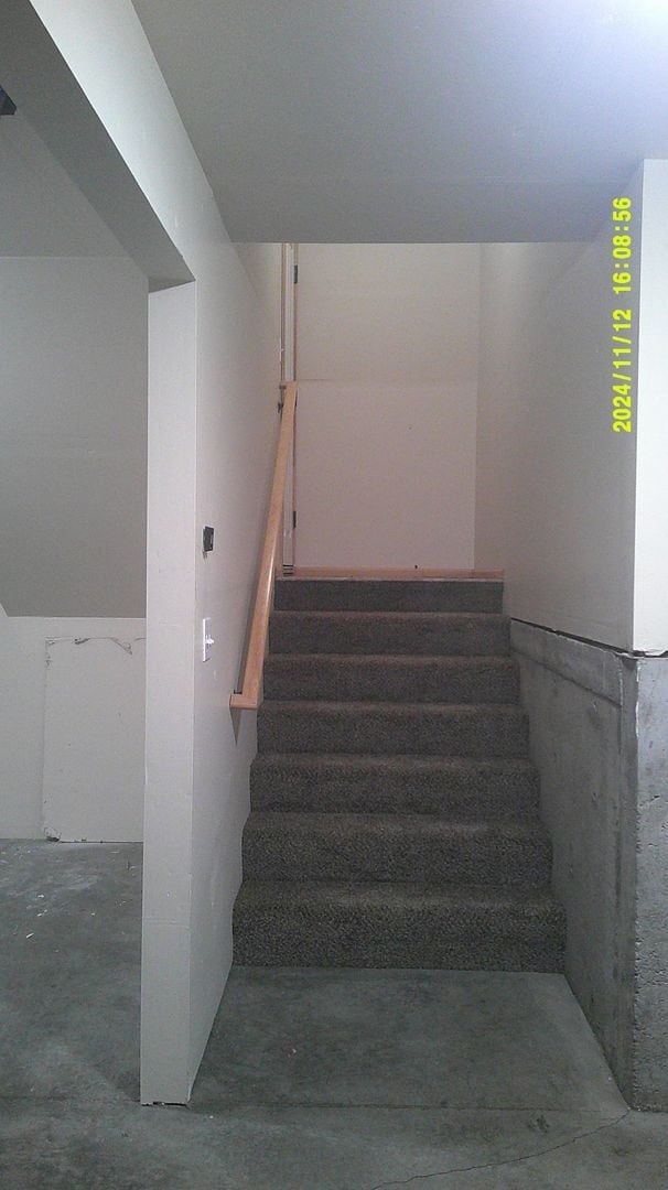 Building Photo - MOVE IN SPECIAL!! Spacious 3 bed 2.5 bath townhouse