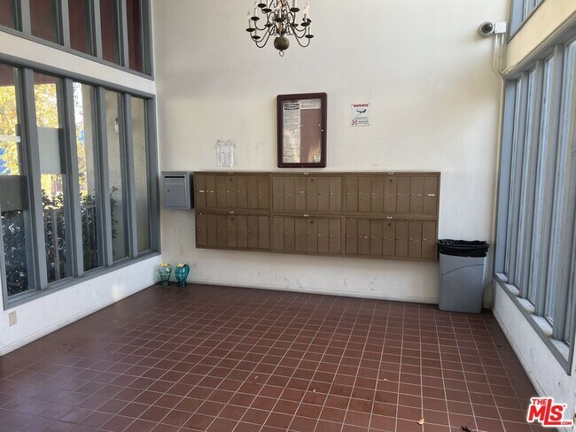 Building Photo - 18640 Collins St