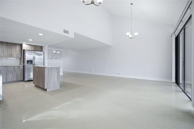 Building Photo - 10941 N Lakeview Dr