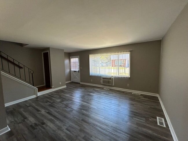 Building Photo - 1389 W Galbraith Rd