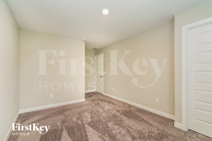 Building Photo - 2332 S Carlota Dr