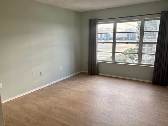 Building Photo - 2401 Bayshore Blvd