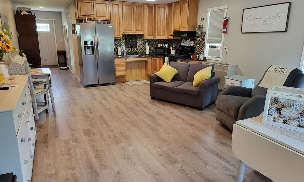 Building Photo - 6820 1/2 North Montana Avenue-SI ID1492821P