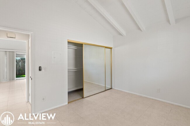 Building Photo - Large 1 Bed/1 Bath Available in Huntington...