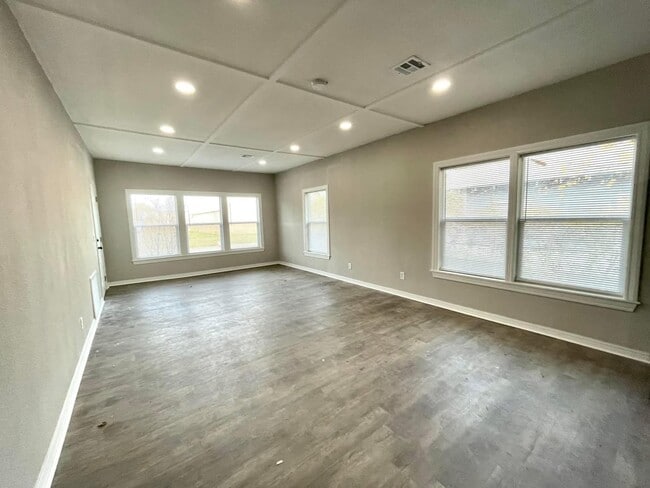 Building Photo - 22 5th Ave SW