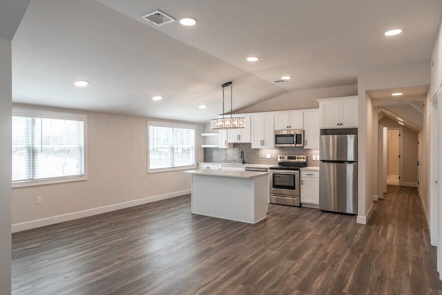 Building Photo - 1090 New York Ave