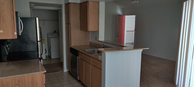 Building Photo - Lexington Place - 0734
