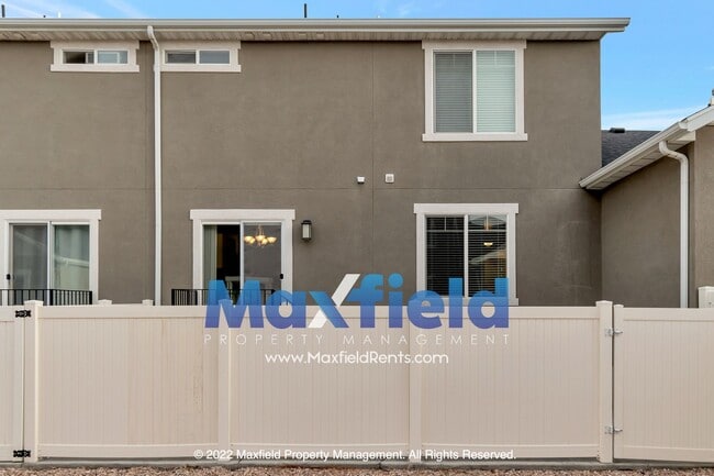 Building Photo - Immaculate 3BD, 3 BA, 2GA Draper townhome with super fast fiber internet