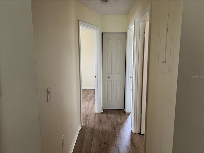 Building Photo - 214 Fernwood St