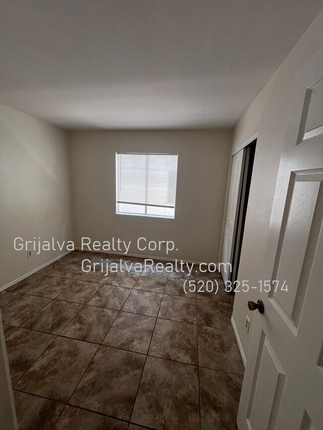 Building Photo - 3 Bedroom, 2 Bath House for Rent Northwest...