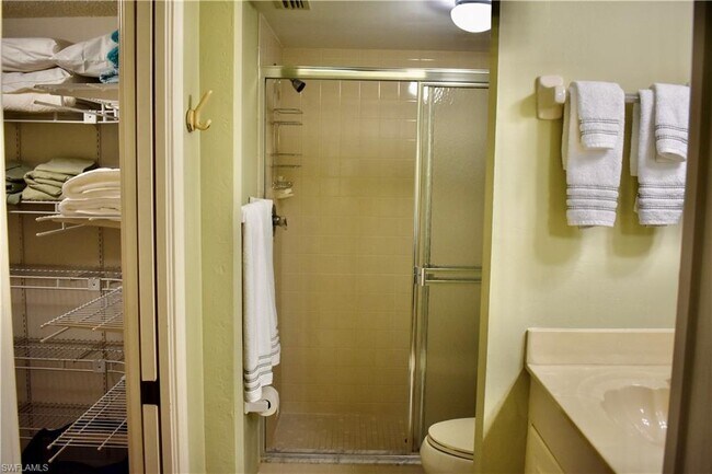 Building Photo - 5767 Deauville Cir