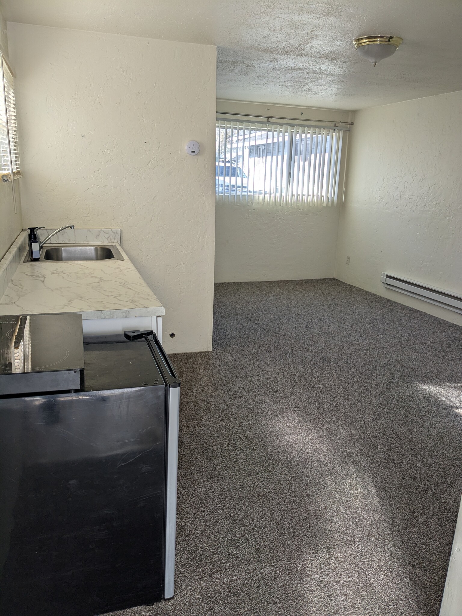 STUDIO - 1826 Fremont St