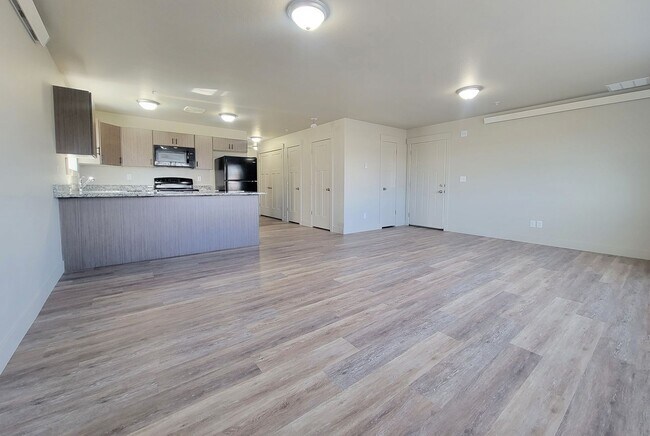 Building Photo - 3 Bed 2 Bath Apartment for Rent in Idaho F...