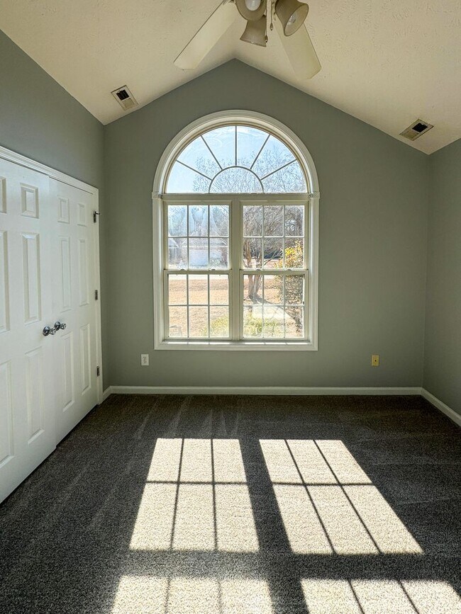 Building Photo - Charming 4 Bed 2 Bath Raeford Home