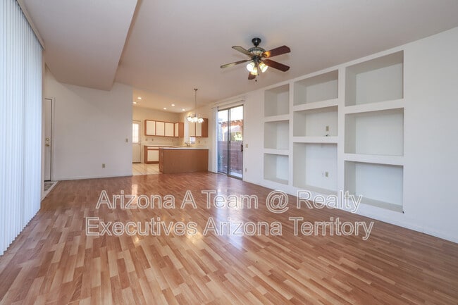 Building Photo - 2927 N Cardell Cir