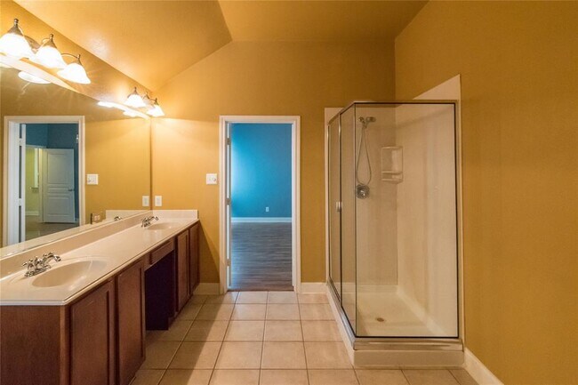 Building Photo - 2424 Dawn Mist Dr