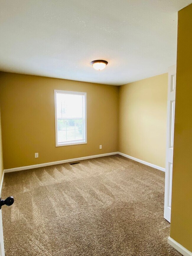 Building Photo - 1725 Thistlewood Dr