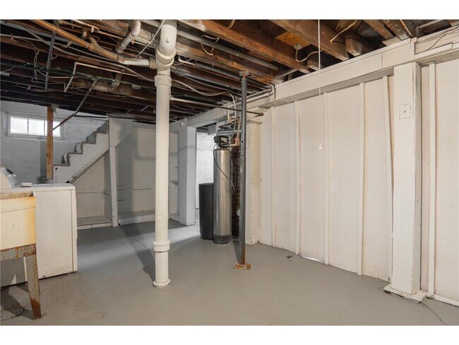 Building Photo - 1020 Wilson Ave