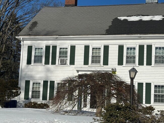 Building Photo - 367 Maple St