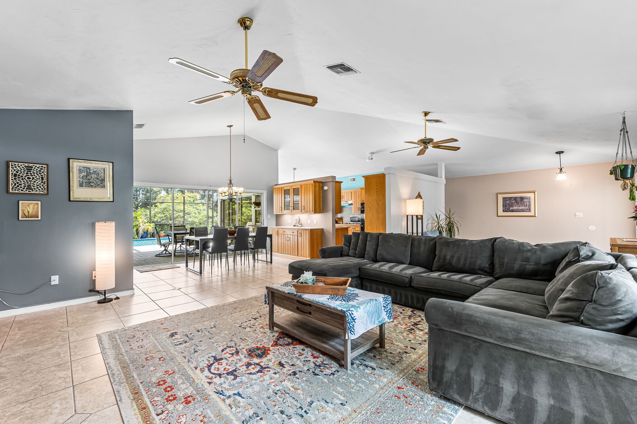 Building Photo - 10370 Main Dr