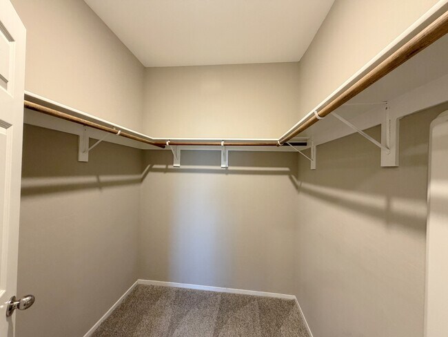 Building Photo - 4495 Vigny St