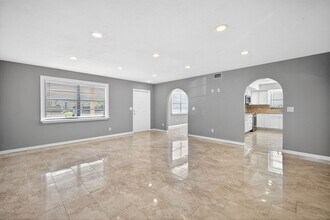 Building Photo - 2 Bedroom 2 Bath Condo with Community pool