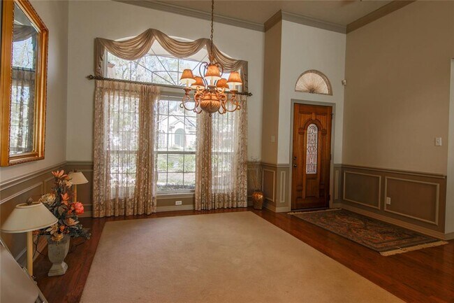 Building Photo - 2 Robin Trail