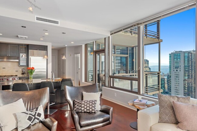 Building Photo - Madison Tower & Hotel 1000 - 1 bedroom + den