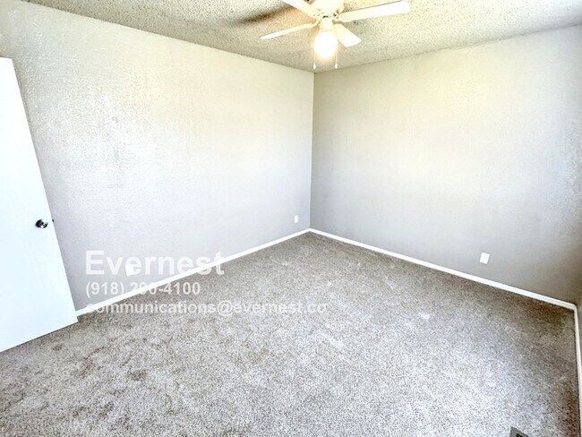 Building Photo - Comfortable 3-Bedroom Home with Prime Acce...