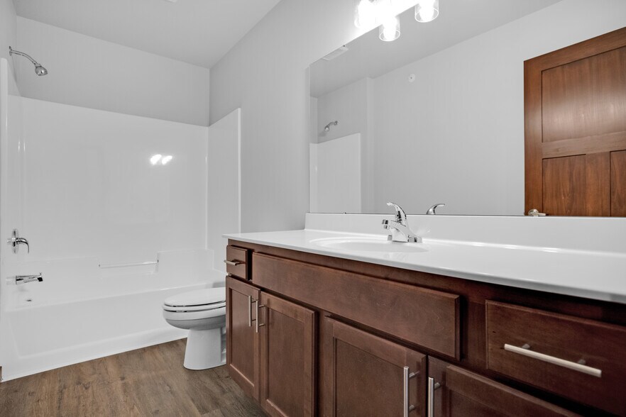 2nd Floor Bathroom - 6410 Driscoll Dr