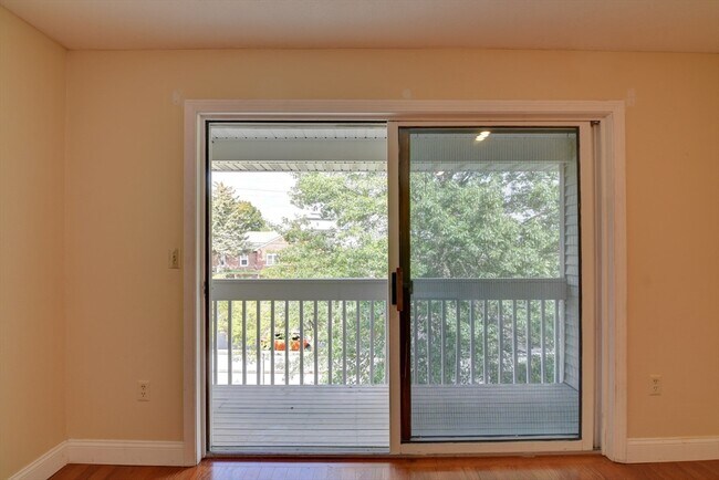 Building Photo - 15 Bower Rd