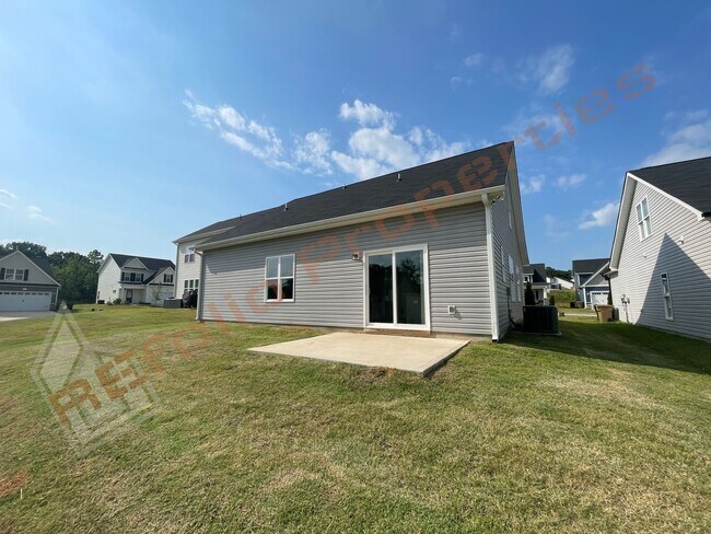 Building Photo - Beautiful Home with 4 Bedrooms, 3 Bathroom...
