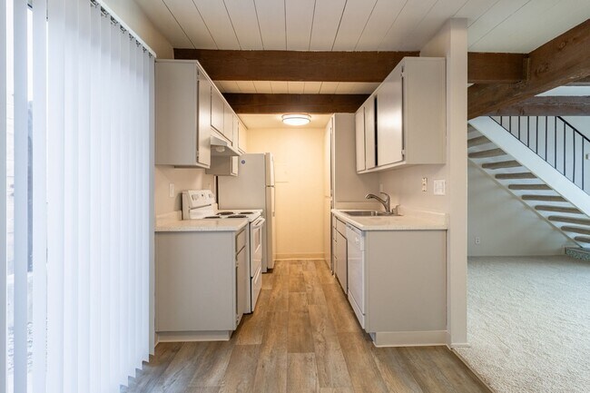 Building Photo - Live in the Heart of Midtown Sacramento!  ...