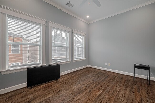 Building Photo - 2106-Bidwel1 Drive