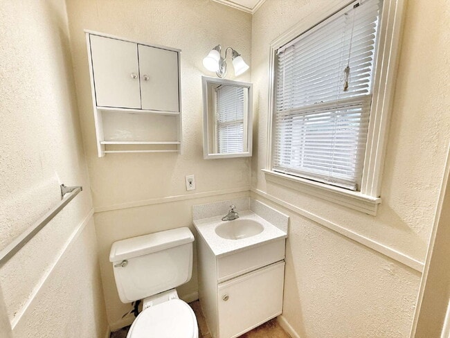 Building Photo - Unbeatable Location – Walk to the Comal Ri...