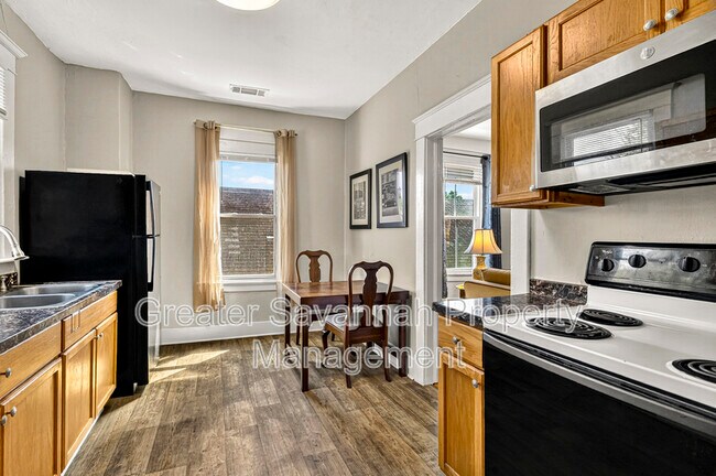 Building Photo - 530 E 35th St